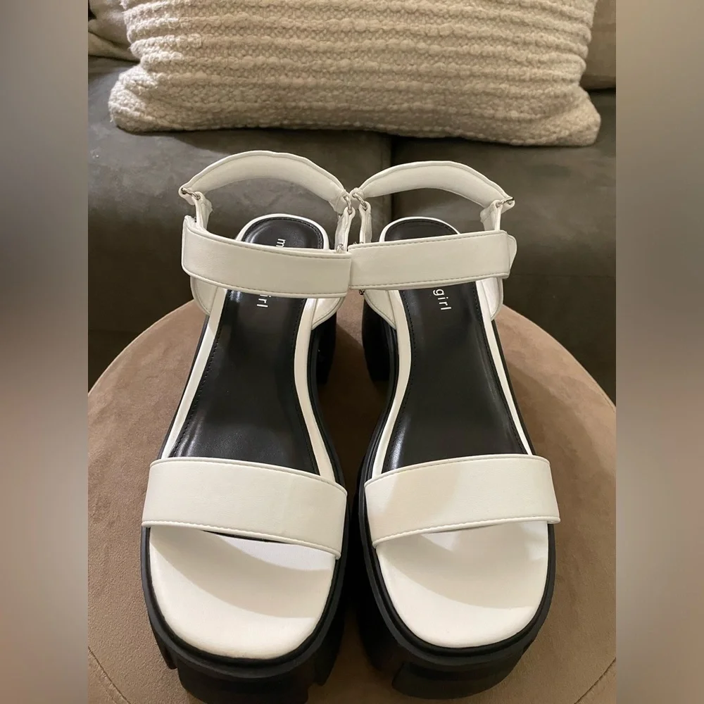 NWB Madden Girl Grandy‎ Chunky Platform Sandals - 9.5